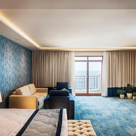 адмирал - ултра ол инклузив и частен плаж 5*