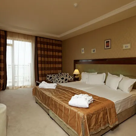 адмирал - ултра ол инклузив и частен плаж Хотел 5*